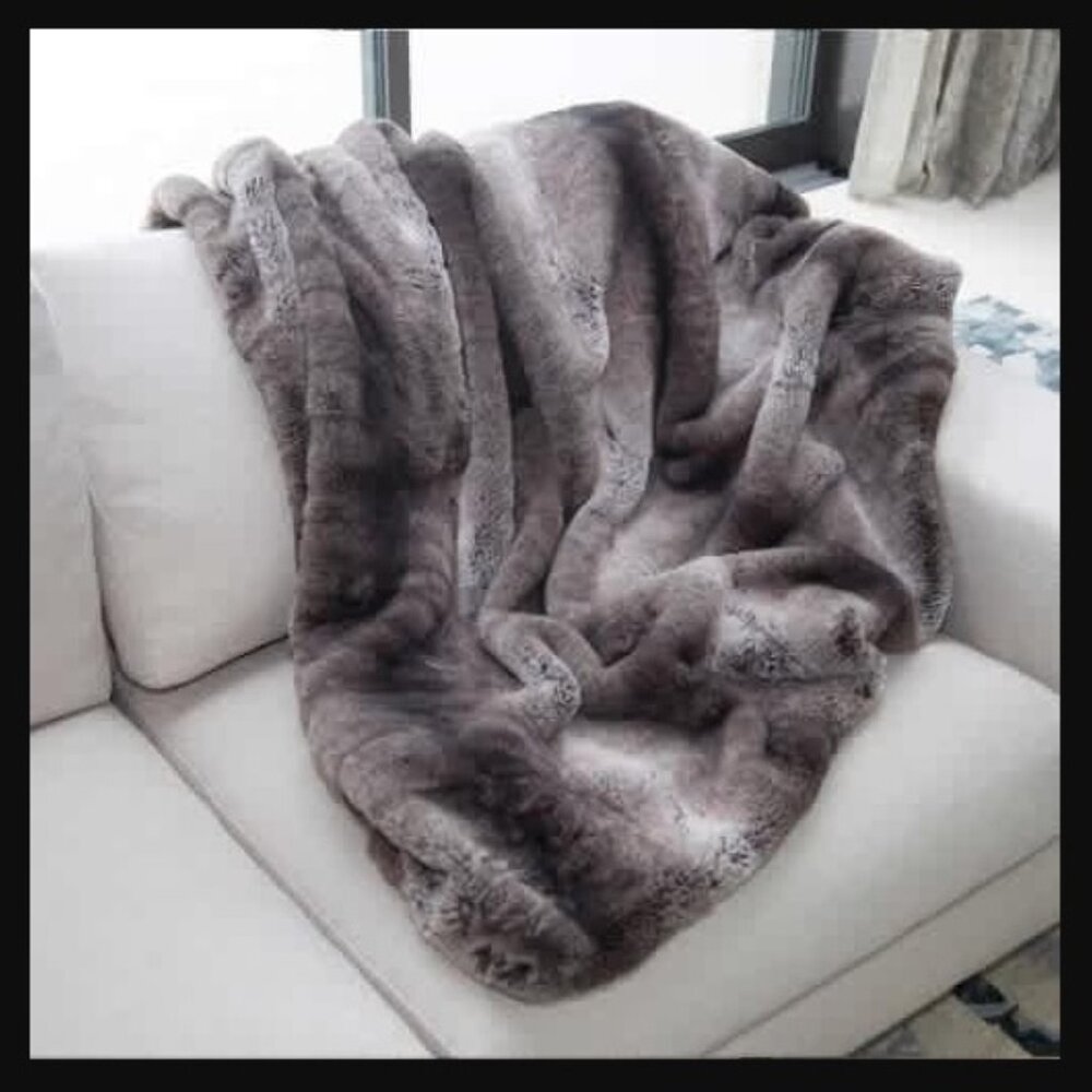 Mon Chateau Luxury Faux Fur Throw, Reversible Grey 60" x 70" + Carry sack - New